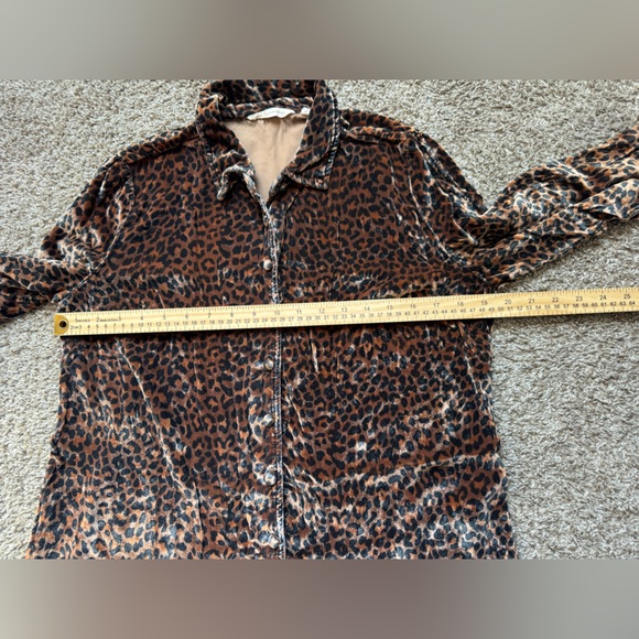 SOFT SURROUNDINGS Icon Silk Velvet Poets Tunic Top. Color: Natural Animal - Picture 10 of 11